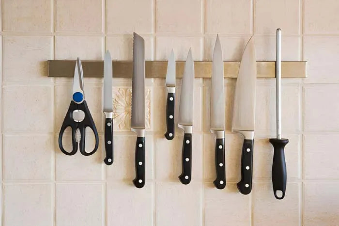 Carbon Steel vs Stainless Steel Kitchen Knife: Which One Is Better for Your Kitchen?