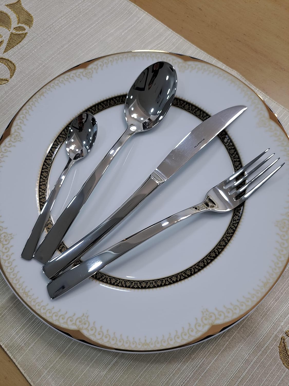 BUGATTI 24-Pieces Tendence Stainless Steel Cutlery Set in Gallery Box for 6, including Knife, Fork, Spoon, and Teaspoon. Made in Italy