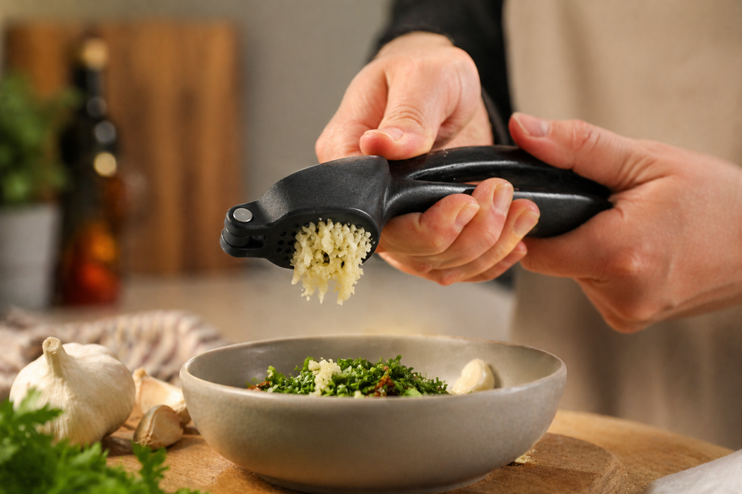 premium-garlic-press-metallic-silver