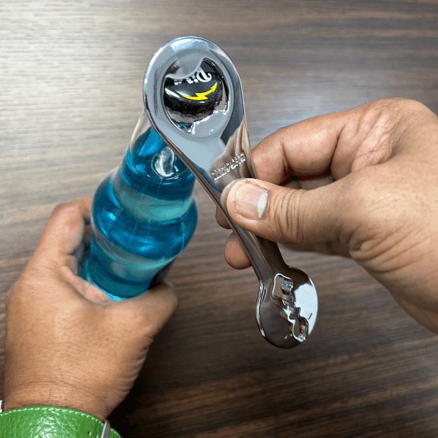 Casa Bugatti Kiss Bottle Opener - Silver (4) Casa Bugatti Kiss Bottle Opener – Silver - Home Accessories