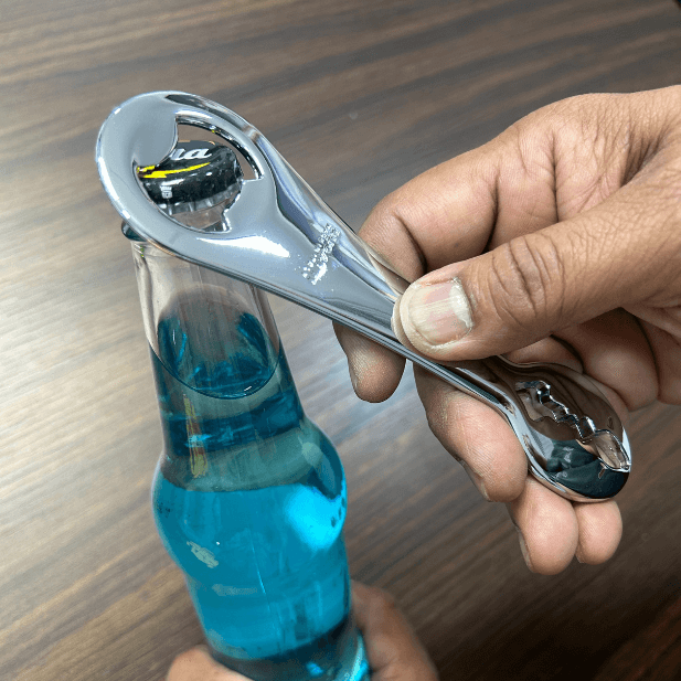 Casa Bugatti Kiss Bottle Opener - Silver (5) Casa Bugatti Kiss Bottle Opener – Silver - Home Accessories